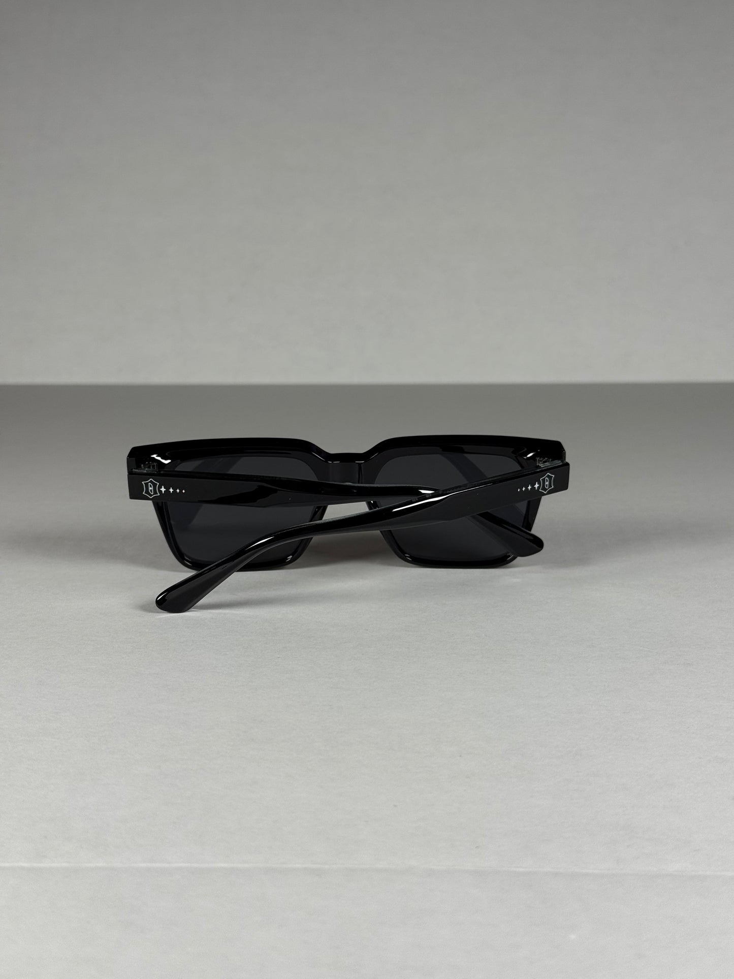 Thin sunglasses (black)